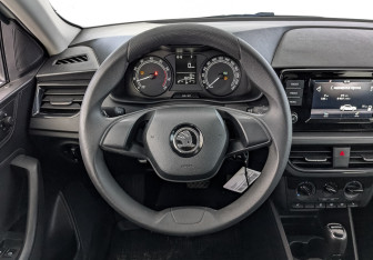 Подержанный автомобиль Skoda Rapid Liftback 2021 года (21 фото)