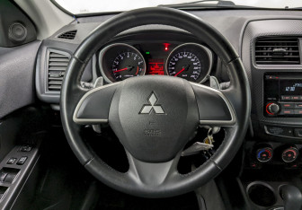 Подержанный автомобиль Mitsubishi ASX 2014 года (24 фото)