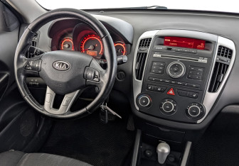 Подержанный автомобиль Kia Ceed Hatchback 2011 года (25 фото)