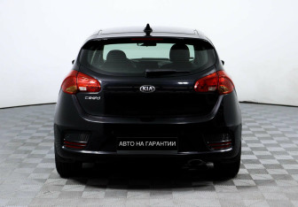 Подержанный автомобиль Kia Ceed Hatchback 2017 года (6 фото)