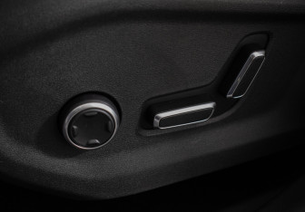 Подержанный автомобиль Geely Monjaro 2023 года (17 фото)