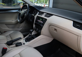 Подержанный автомобиль Skoda Octavia Wagon 2017 года (6 фото)