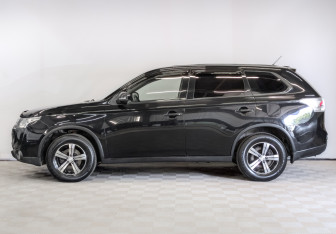 Подержанный автомобиль Mitsubishi Outlander 2014 года (8 фото)