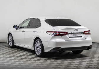 Подержанный автомобиль Toyota Camry Sedan 2018 года (7 фото)