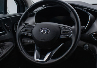 Подержанный автомобиль Hyundai Santa Fe 2021 года (15 фото)