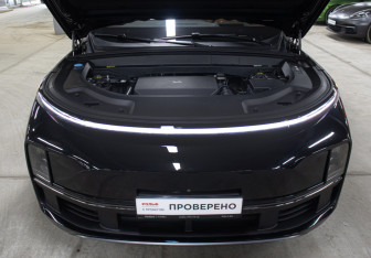 Подержанный автомобиль LiXiang L9 2023 года (9 фото)