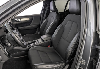 Подержанный автомобиль Volvo XC40 2018 года (20 фото)