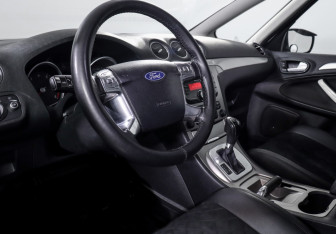 Подержанный автомобиль Ford S-MAX 2011 года (14 фото)