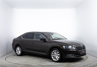 Подержанный автомобиль Skoda Superb Liftback 2017 года (3 фото)