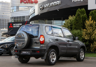 Подержанный автомобиль Chevrolet Niva 2011 года (4 фото)