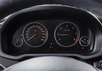 Подержанный автомобиль BMW X3 2014 года (15 фото)