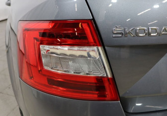 Подержанный автомобиль Skoda Octavia Liftback 2016 года (24 фото)