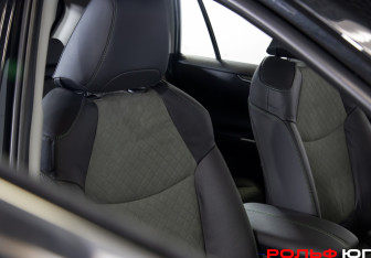 Подержанный автомобиль Toyota RAV4 2025 года (15 фото)