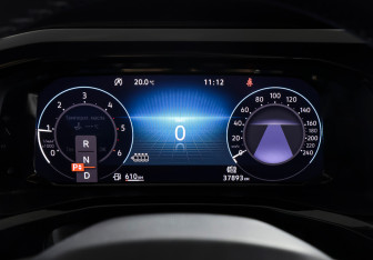 Подержанный автомобиль Volkswagen Multivan 2022 года (16 фото)