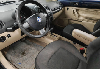 Подержанный автомобиль Volkswagen Beetle Hatchback 1999 года (12 фото)