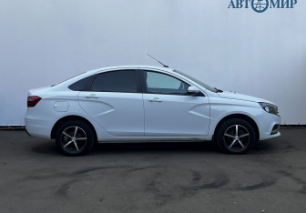 Подержанный автомобиль LADA (ВАЗ) Vesta Sedan 2017 года (4 фото)