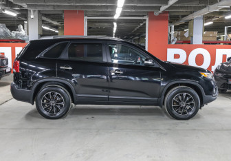 Подержанный автомобиль Kia Sorento 2010 года (4 фото)