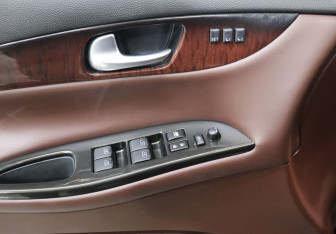 Подержанный автомобиль Infiniti QX50 2017 года (11 фото)
