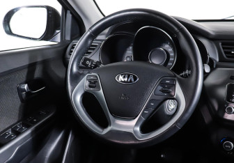 Подержанный автомобиль Kia Rio Hatchback 2017 года (12 фото)