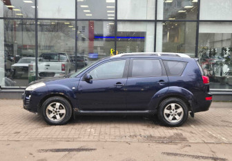 Подержанный автомобиль Peugeot 4007 2009 года (5 фото)