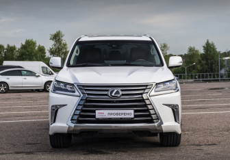Подержанный автомобиль Lexus LX 2016 года (2 фото)