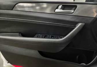 Подержанный автомобиль Hyundai Sonata 2018 года (15 фото)