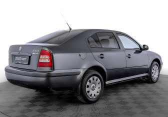Подержанный автомобиль Skoda Octavia Liftback 2010 года (5 фото)