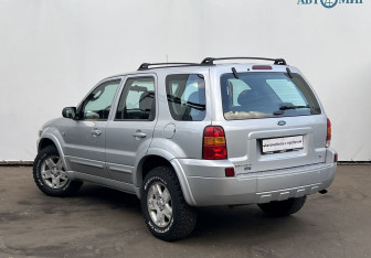 Подержанный автомобиль Ford Maverick 2006 года (7 фото)