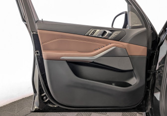 Подержанный автомобиль BMW X5 2021 года (19 фото)