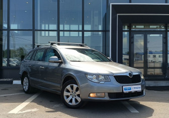 Подержанный автомобиль Skoda Superb Wagon 2012 года (3 фото)