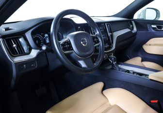 Подержанный автомобиль Volvo XC60 2019 года (15 фото)