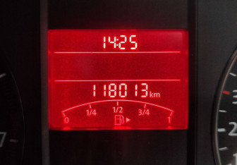 Подержанный автомобиль Volkswagen Polo Sedan 2011 года (16 фото)