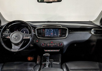 Подержанный автомобиль Kia Sorento 2017 года (14 фото)