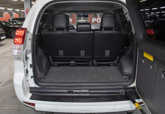 Подержанный автомобиль Toyota Land Cruiser Prado 2012 года (10 фото)