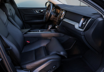 Подержанный автомобиль Volvo S60 2019 года (10 фото)