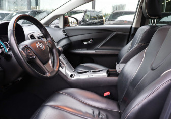 Подержанный автомобиль Toyota Venza 2014 года (13 фото)