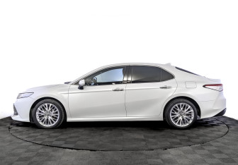 Подержанный автомобиль Toyota Camry Sedan 2019 года (8 фото)