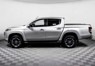 Подержанный автомобиль Mitsubishi L200 2022 года (8 фото)