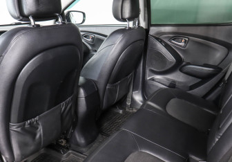 Подержанный автомобиль Hyundai ix35 2015 года (10 фото)