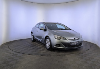Подержанный автомобиль Opel Astra Hatchback 2012 года (3 фото)
