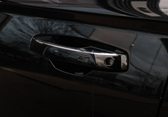 Подержанный автомобиль Geely Monjaro 2023 года (17 фото)