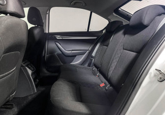Подержанный автомобиль Skoda Octavia Liftback 2020 года (10 фото)