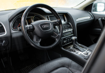 Подержанный автомобиль Audi Q7 2013 года (14 фото)
