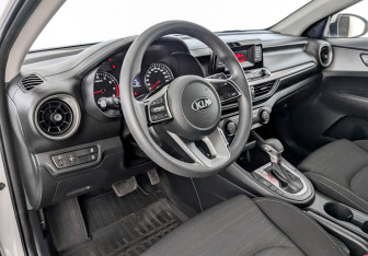 Подержанный автомобиль Kia Cerato Sedan 2019 года (16 фото)