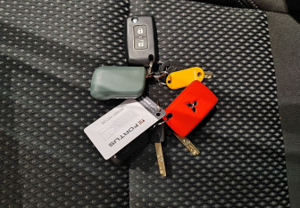 Подержанный автомобиль Mitsubishi Outlander 2022 года (16 фото)