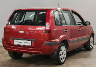 Подержанный автомобиль Ford Fusion 2008 года (5 фото)