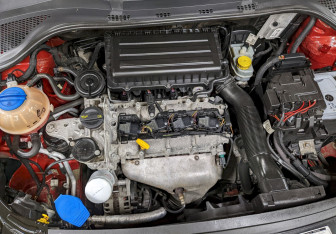 Подержанный автомобиль Skoda Rapid Liftback 2014 года (9 фото)