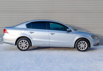 Подержанный автомобиль Volkswagen Passat Sedan 2012 года (4 фото)