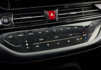 Подержанный автомобиль Москвич 3 2023 года (25 фото)