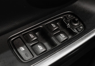 Подержанный автомобиль Volvo XC60 2015 года (15 фото)